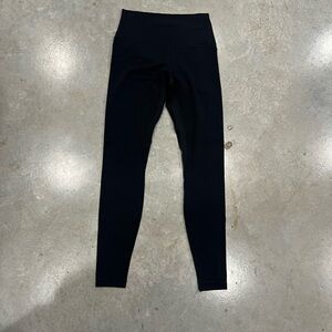 Black lulu lemon woman’s leggings size 6